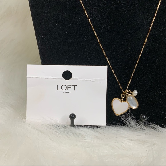 LOFT Gold Heart Pendant Necklace NWT - Picture 2 of 4